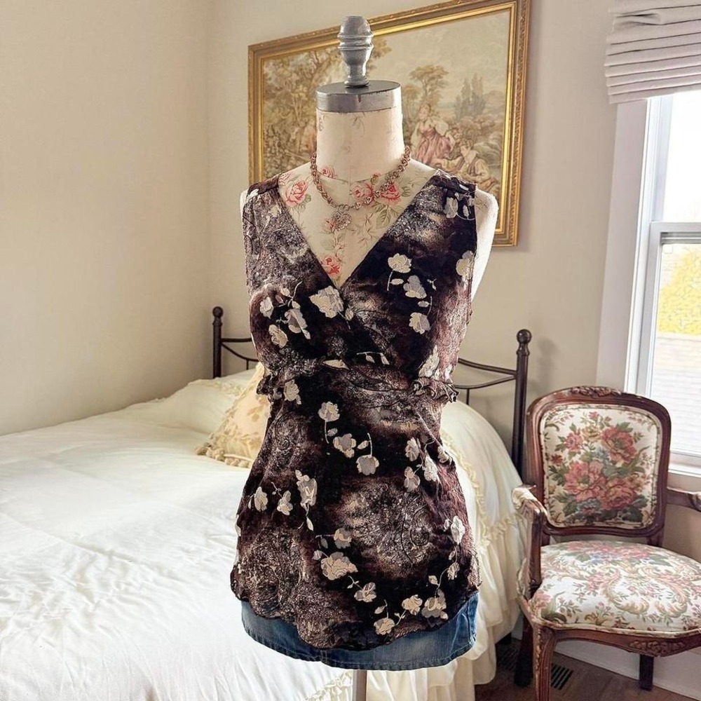 brown‎ floral top